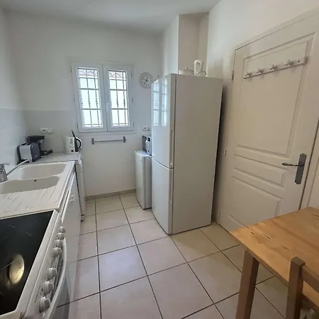 Duplex Climatise 3 Pieces Avec Jardinet Et Garage Prive - 6 Couchages, - Fr-1-250-177 Apartment Aigues-Mortes